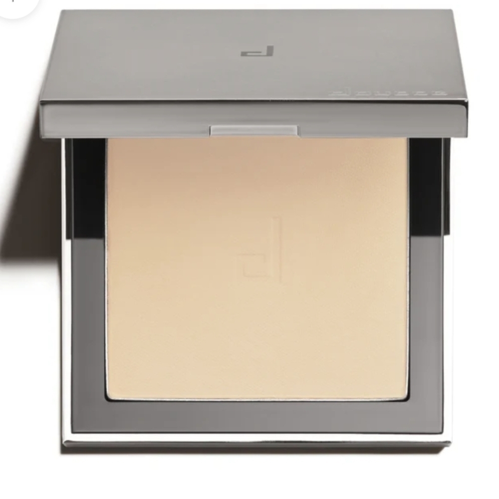NWOT Doucce Cache Creme Powder Foundation NL1
